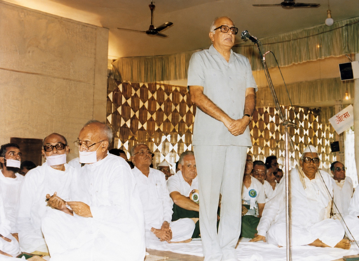Acharya Shri Tulsi addressing the First International Conference, Ladnun 1988